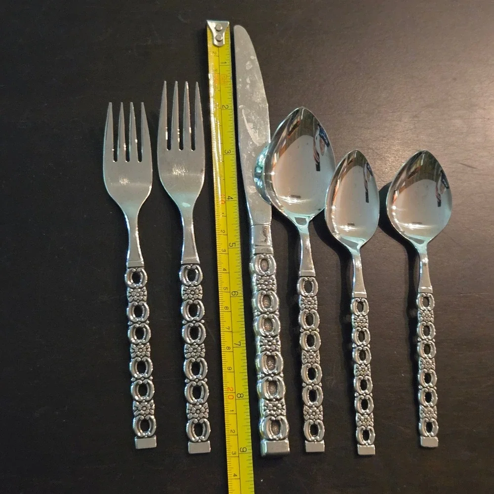 39Pc Oneida Deluxe Applique Stainless Flatware Set MCM Servings 7-8 Forks Spoons